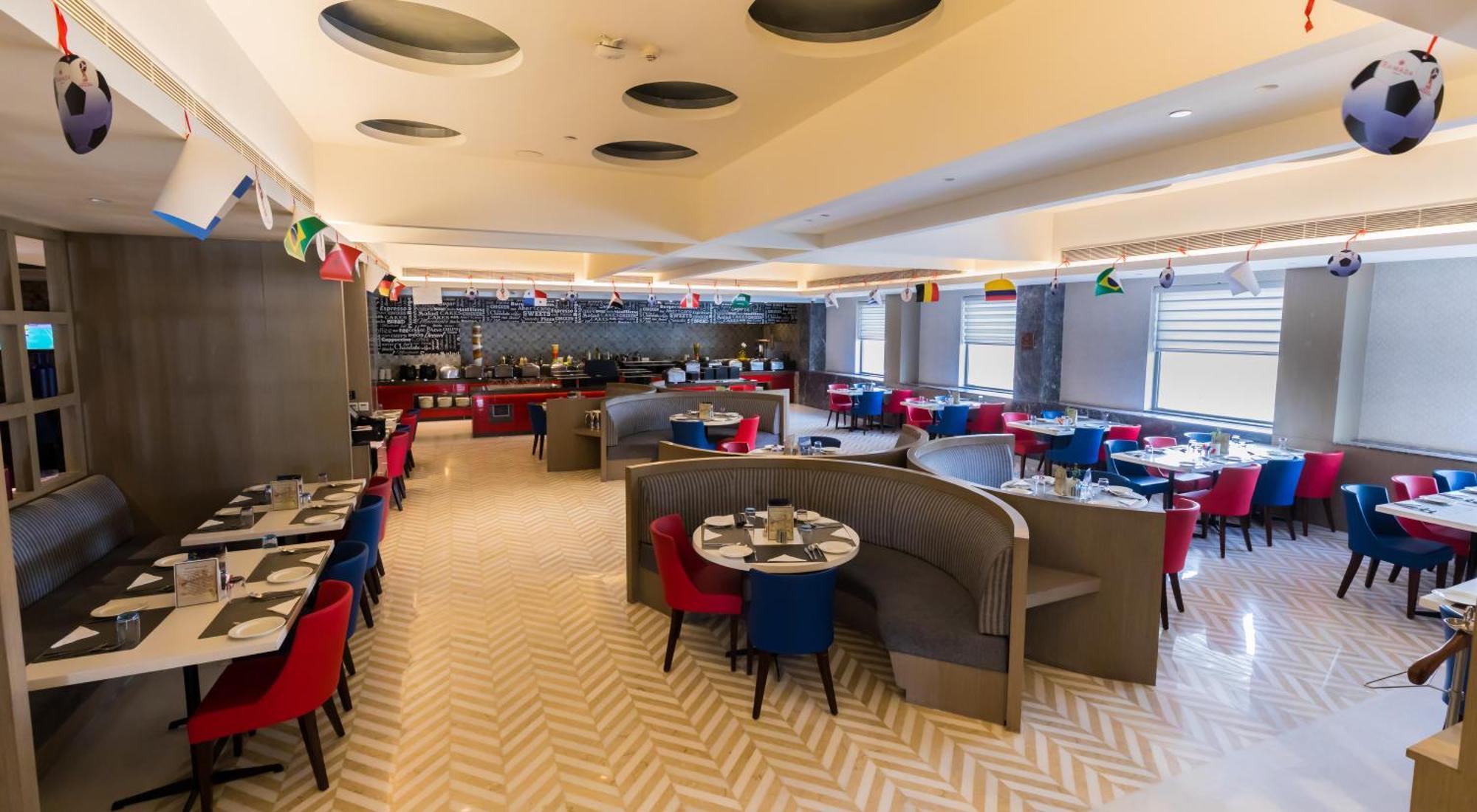 Ramada By Wyndham Lucknow Hotel And Convention Center Экстерьер фото