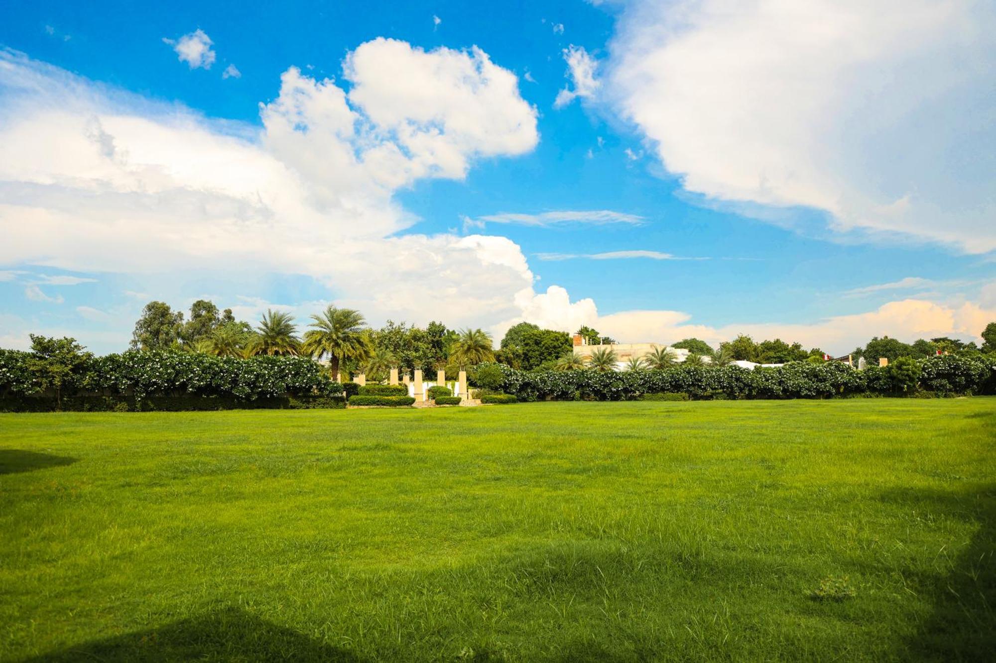 Ramada By Wyndham Lucknow Hotel And Convention Center Экстерьер фото