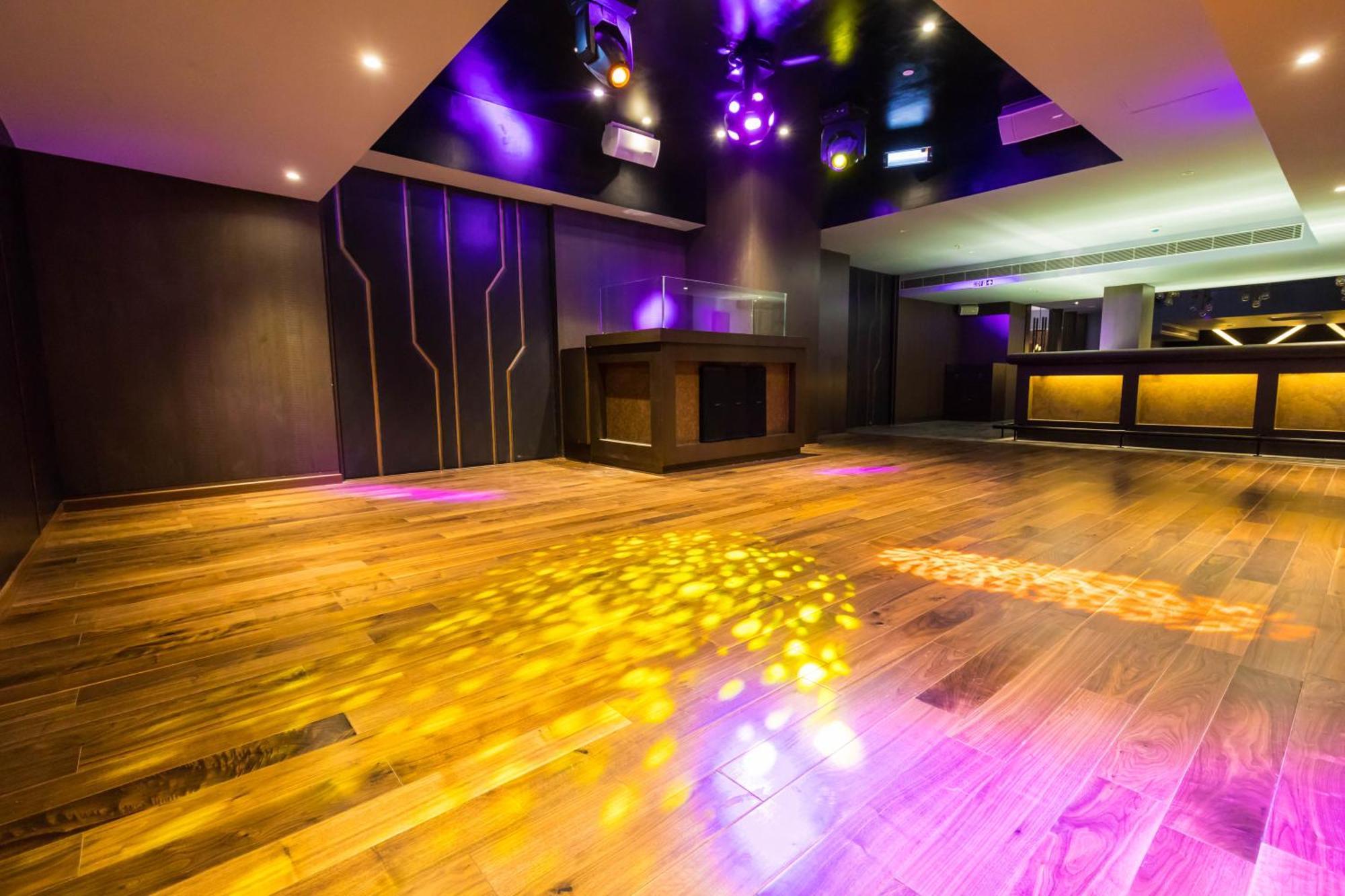 Ramada By Wyndham Lucknow Hotel And Convention Center Экстерьер фото