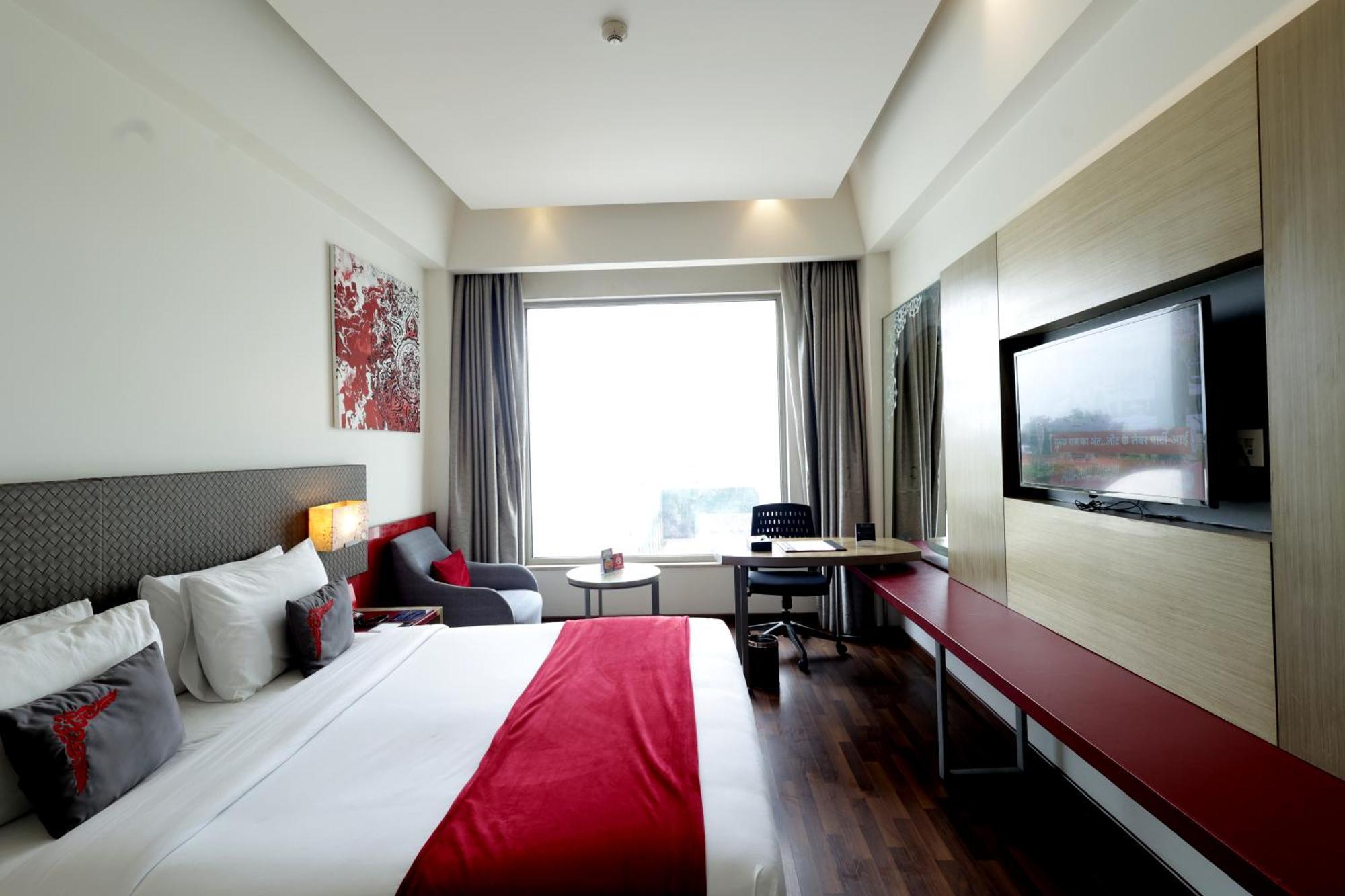 Ramada By Wyndham Lucknow Hotel And Convention Center Экстерьер фото
