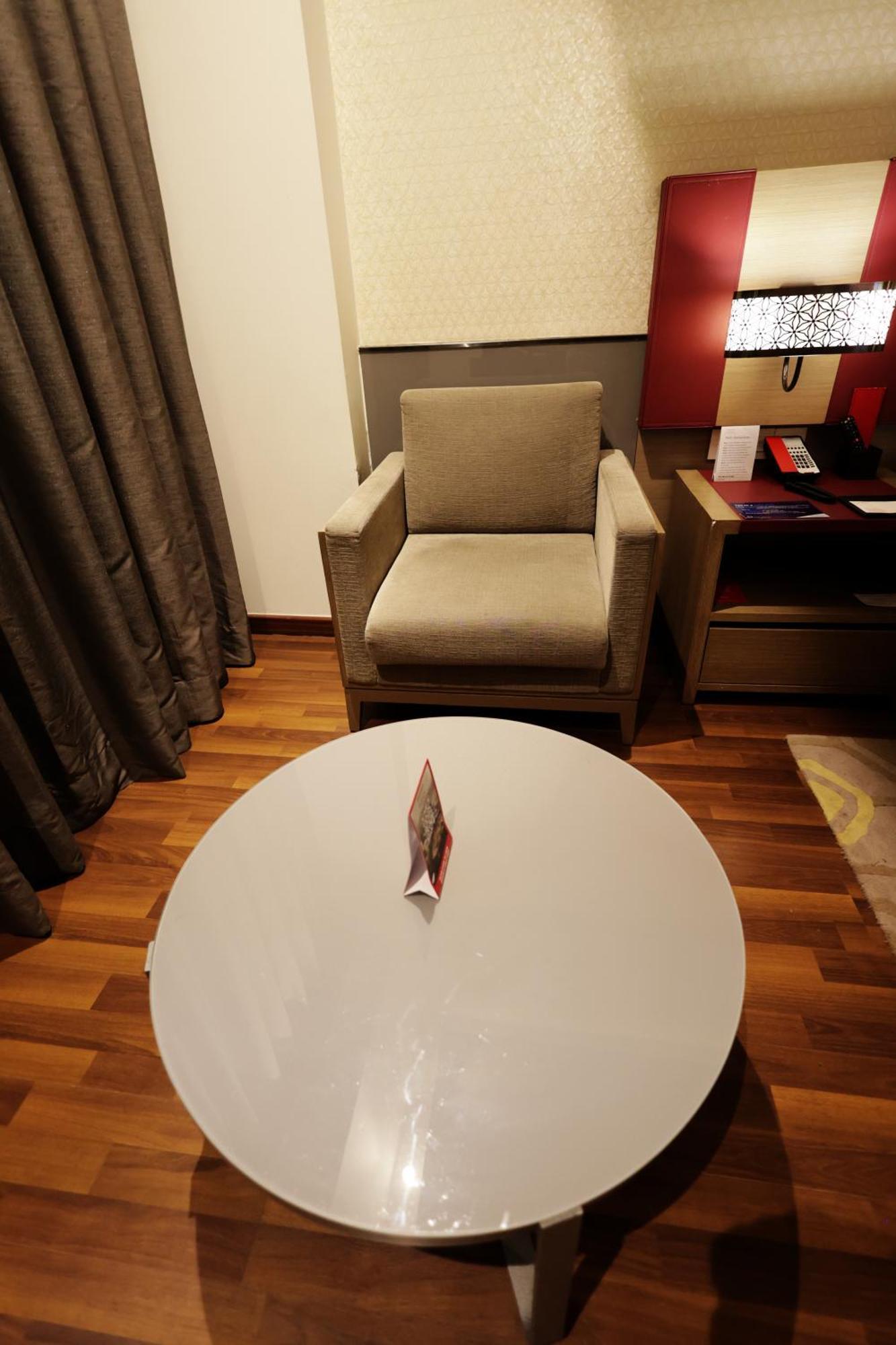 Ramada By Wyndham Lucknow Hotel And Convention Center Экстерьер фото