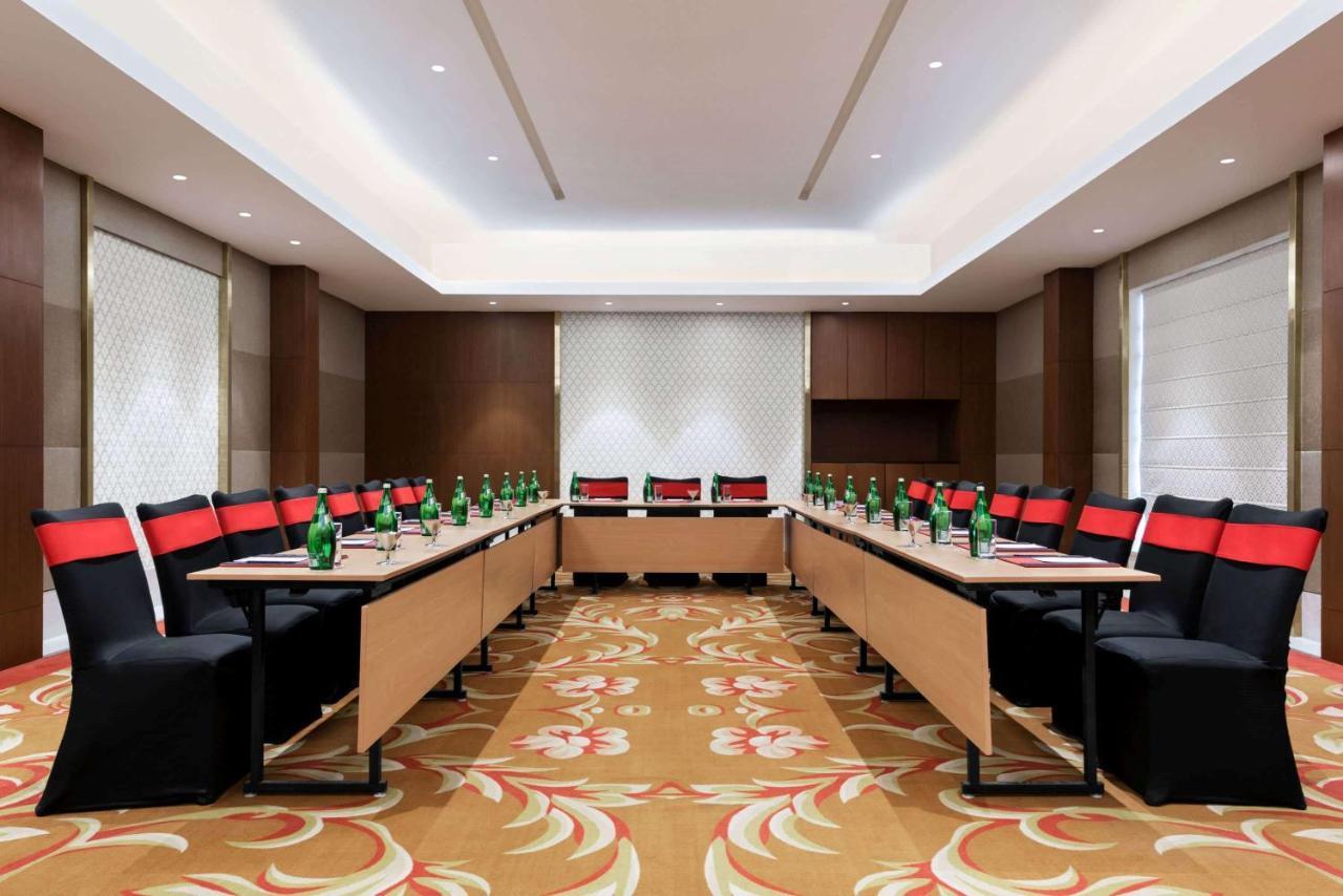 Ramada By Wyndham Lucknow Hotel And Convention Center Экстерьер фото
