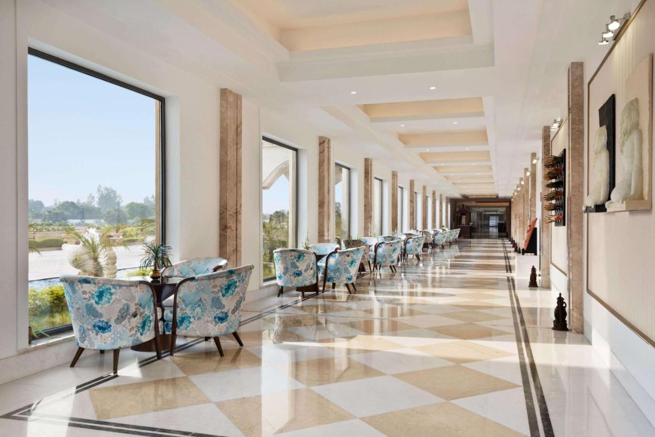 Ramada By Wyndham Lucknow Hotel And Convention Center Экстерьер фото