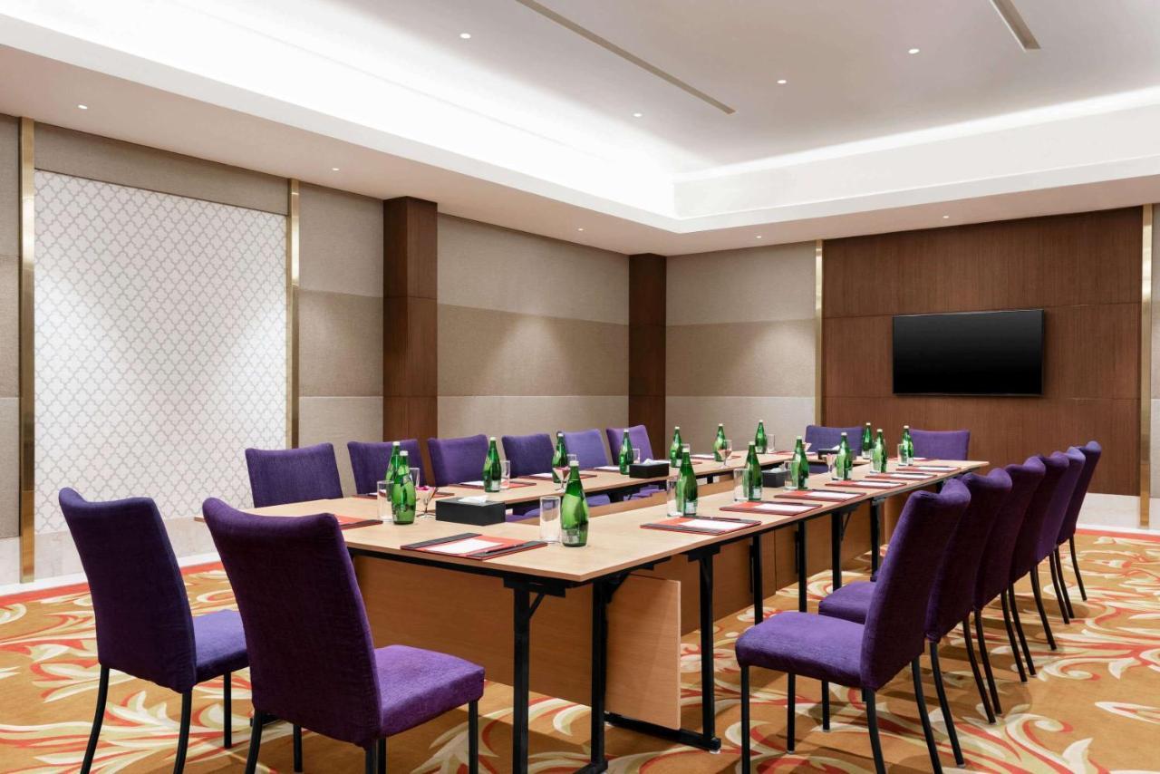 Ramada By Wyndham Lucknow Hotel And Convention Center Экстерьер фото
