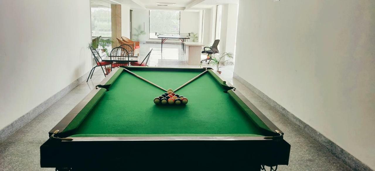 Ramada By Wyndham Lucknow Hotel And Convention Center Экстерьер фото